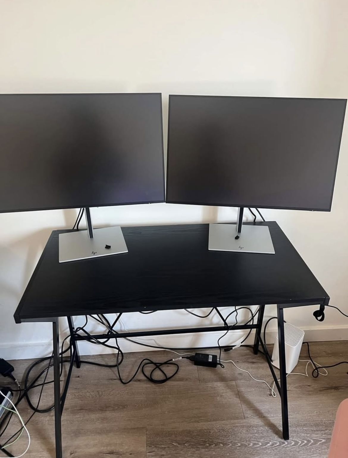 Black Desk