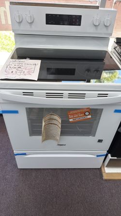 Stove Whirlpool- 5.3 cu. Ft Brand New