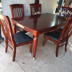 Dining Table And 5 Chairs 