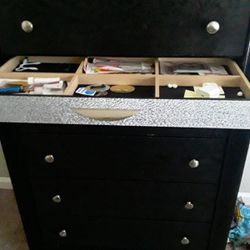 Sleek 5-Drawer Chest in Black and Grey with Bonus Pull-Out for Extra Storage!