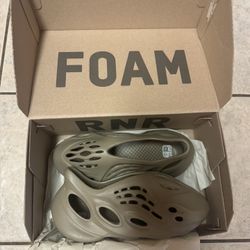 Adidas Foam Runner 
