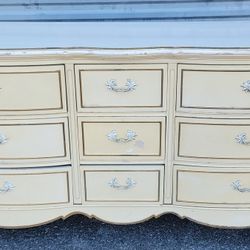(DELIVERY AVAILABLE) Dixie French Provincial 9 Drawer Dresser 