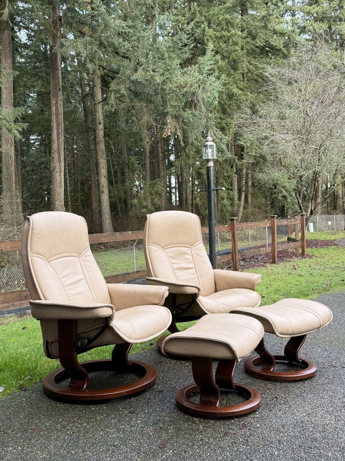 Ekornes Stressless  Chair And Ottoman Set Of 2 