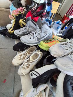 Lote de zapatos talla 11,12,10,y algunos pequeños