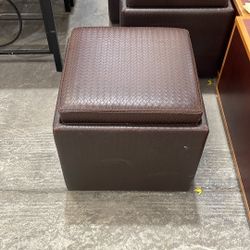 Rolling ottoman with storage tray