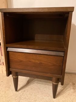 Vintage MCM Walnut Side Table/Nightstand with One Drawer, Shelf
