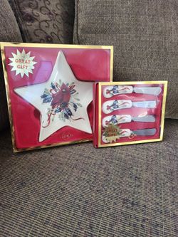 Lenox Holiday Dish And 4 Matching Spreader Knives