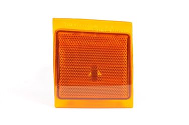 GM Genuine 5977738 Passenger Side Front Lower Marker Lamp - Chevrolet Truck SUV - New