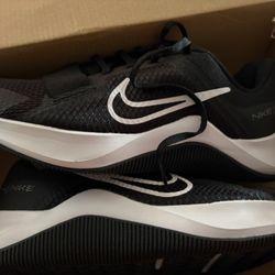 Nikes Size 5