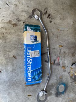 Volkswagen Golf5 Front Strut Bar