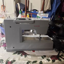 Singer Sewing Machine 