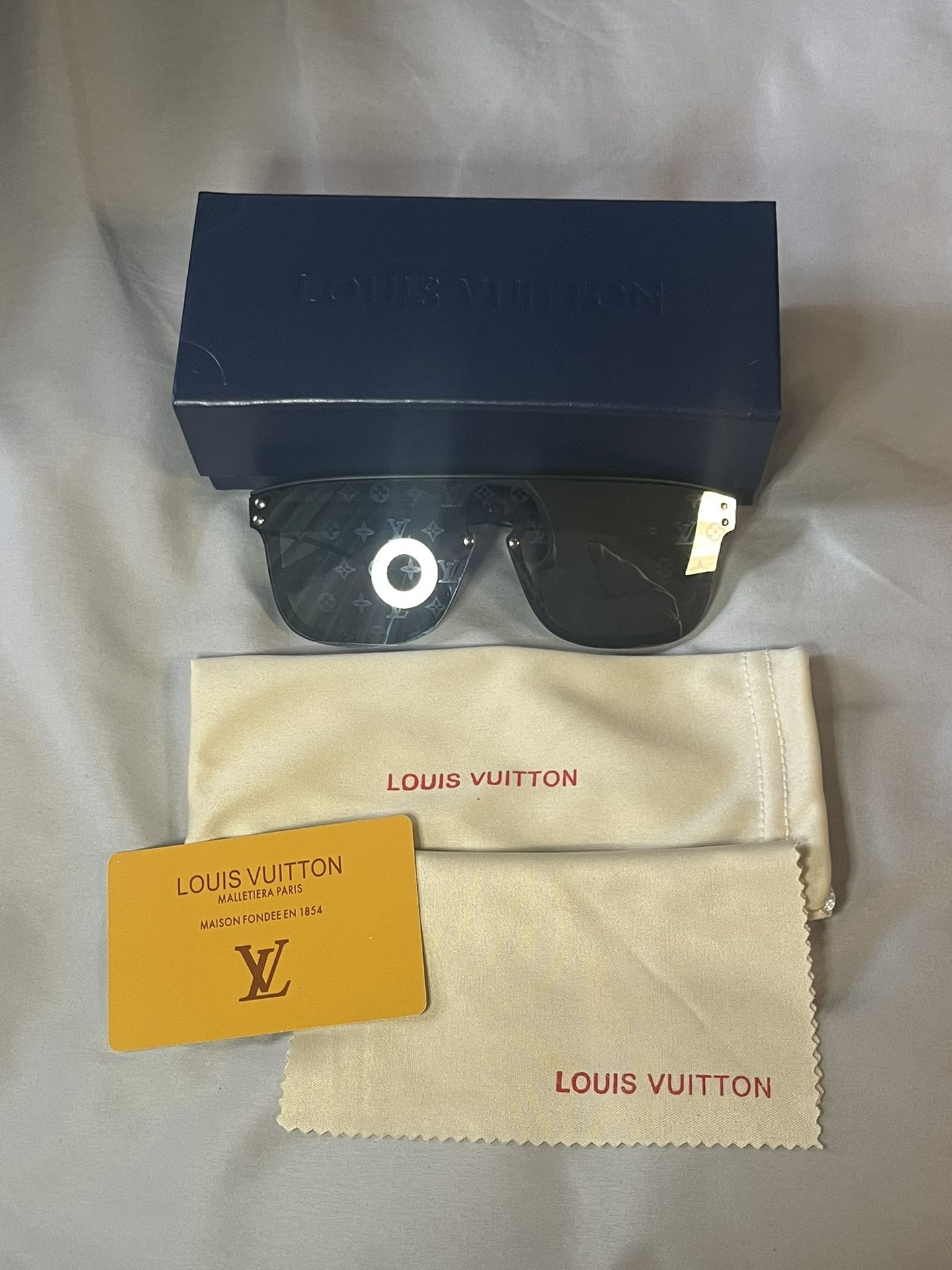 LV Men's Sunglasses - Great Condition Louis Vuitton Waimea Sunglasses (Z1082E)