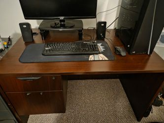 Computer desk