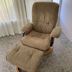 Chair With Foot Rest 