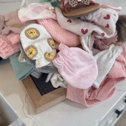 Baby Mittens Baby Hats Not A Lot But Free 