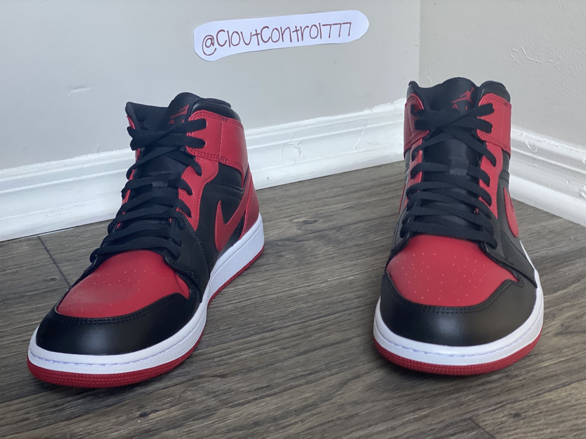 Nike Air Jordan 1 Mid retro "Banned" (2020 size 10.5) 55474-074 blk/wht