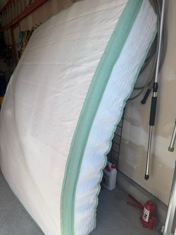 Free Almost New King Hybrid Matress