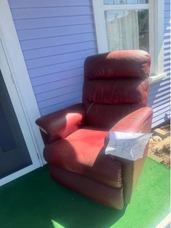 FREE comfy recliner