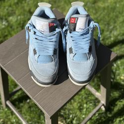 Jordan Retro 4’s University Blues 