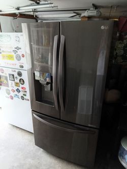 LG Silver 25.7 Cu Ft Side By Side Fridge/Freezer On Bottom