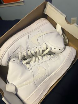 Men’s mid white Air Force 07 size 7.5