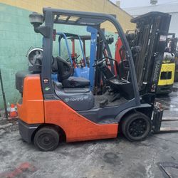 Forklift 