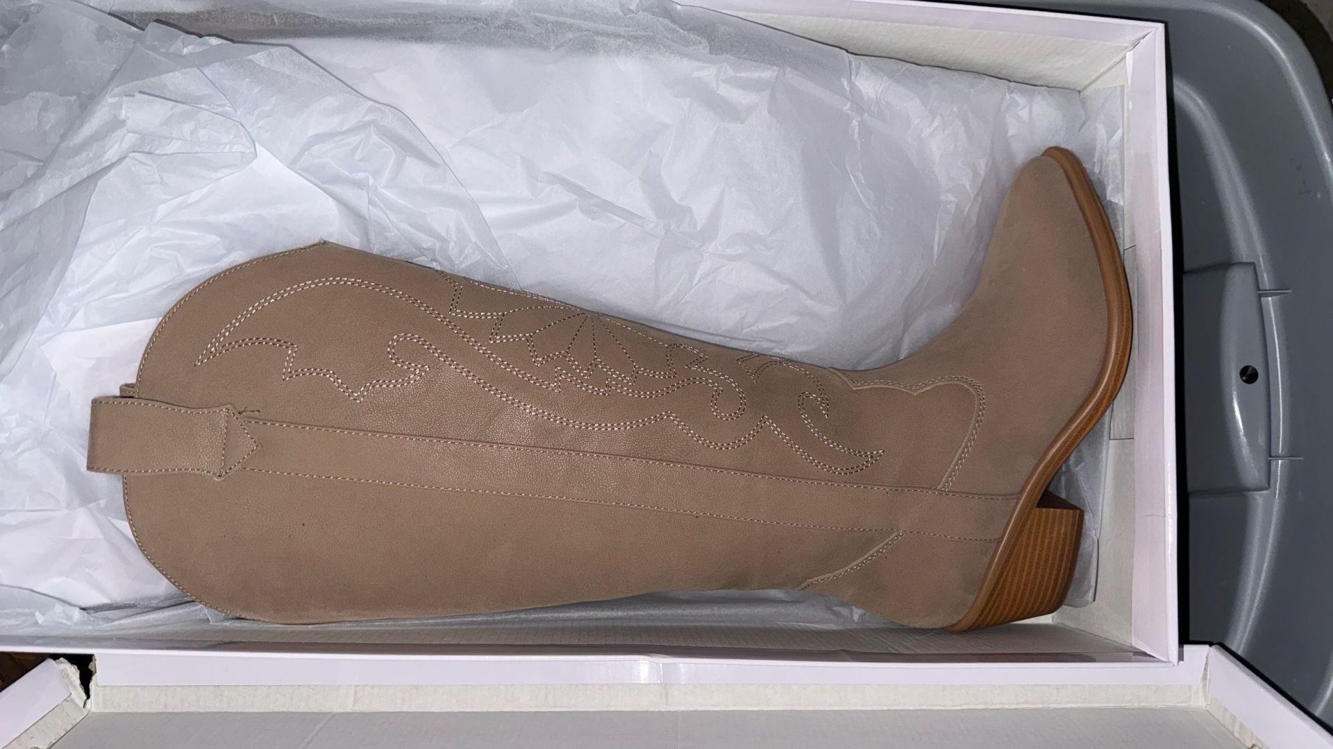 Tan/Beige Boots