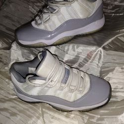 Air Jordans Retro Unc Grey Size 5.5