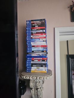 Ps4 two Remotes 30 games