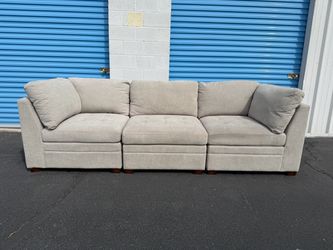 Gray Thomasville Sectional  Couch 🚛🚚 Free Delivery 🚛🚚