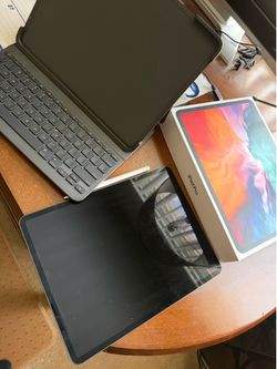 Apple iPad Pro 12.9 inch with Apple Pencil and keyboard