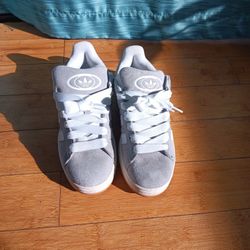 LOOK AT DESCRIPTION ADIDAS CAMPUS SIZE 9