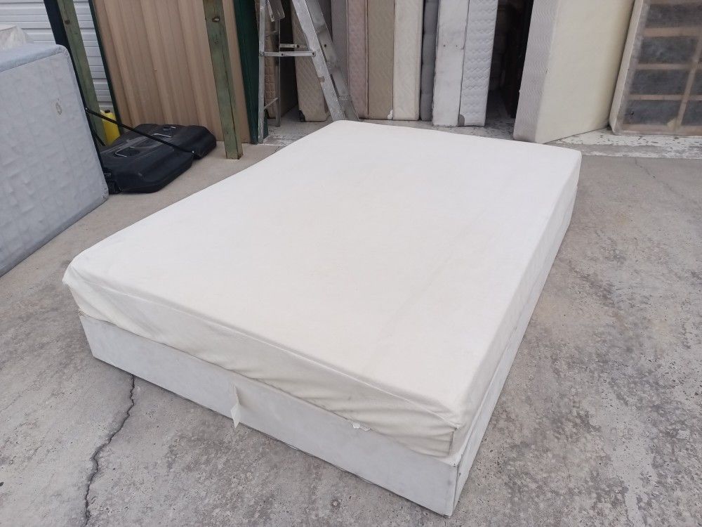 Queen Tempurpedic Memory Foam Mattress And Box Spring for Sale in El