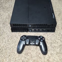 Playstation 4 500 GB + AAA Games(In. Desc)