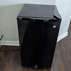 GE Mini Fridge