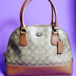 CashBack.
CORA DOMED SATCHEL IN SIGNATURE COATED CANVAS (COACH F33904)
LIGHT GOLD/KHAKI/SADDLE