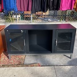 BEAUTIFUL BLACK TV STAND 