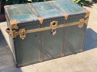 Antique Vintage Steamer Trunk – Early 1900s – Original Yale & Towne Lock