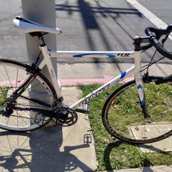 GIANT TCR COMPACT ROAD RACING BIKE 