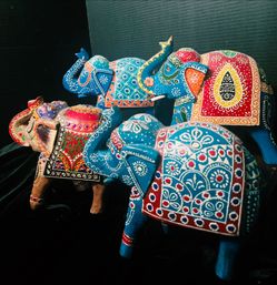 Vintage Painted Wooden Elephant Figurines Set of 4 Blue Multicolor Decorative 10