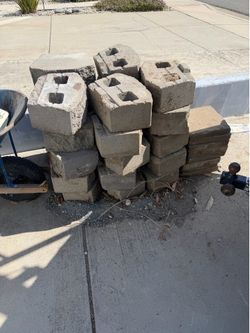 Retaining wall blocks