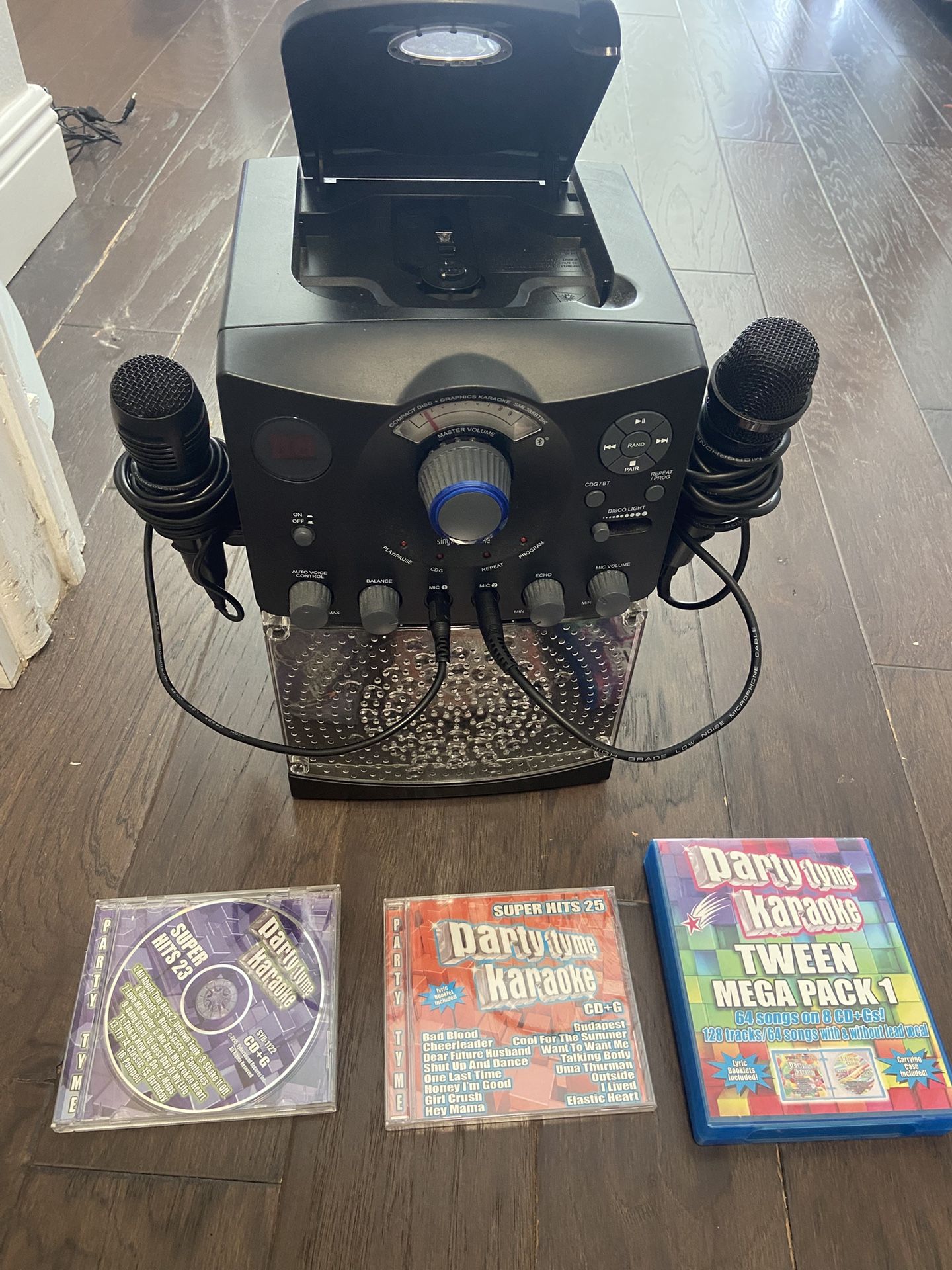 Singing machine karaoke with Party time CDs
