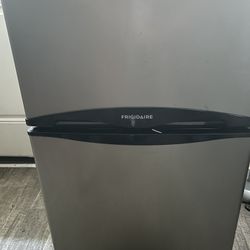 Frigidaire Mini Fridge 