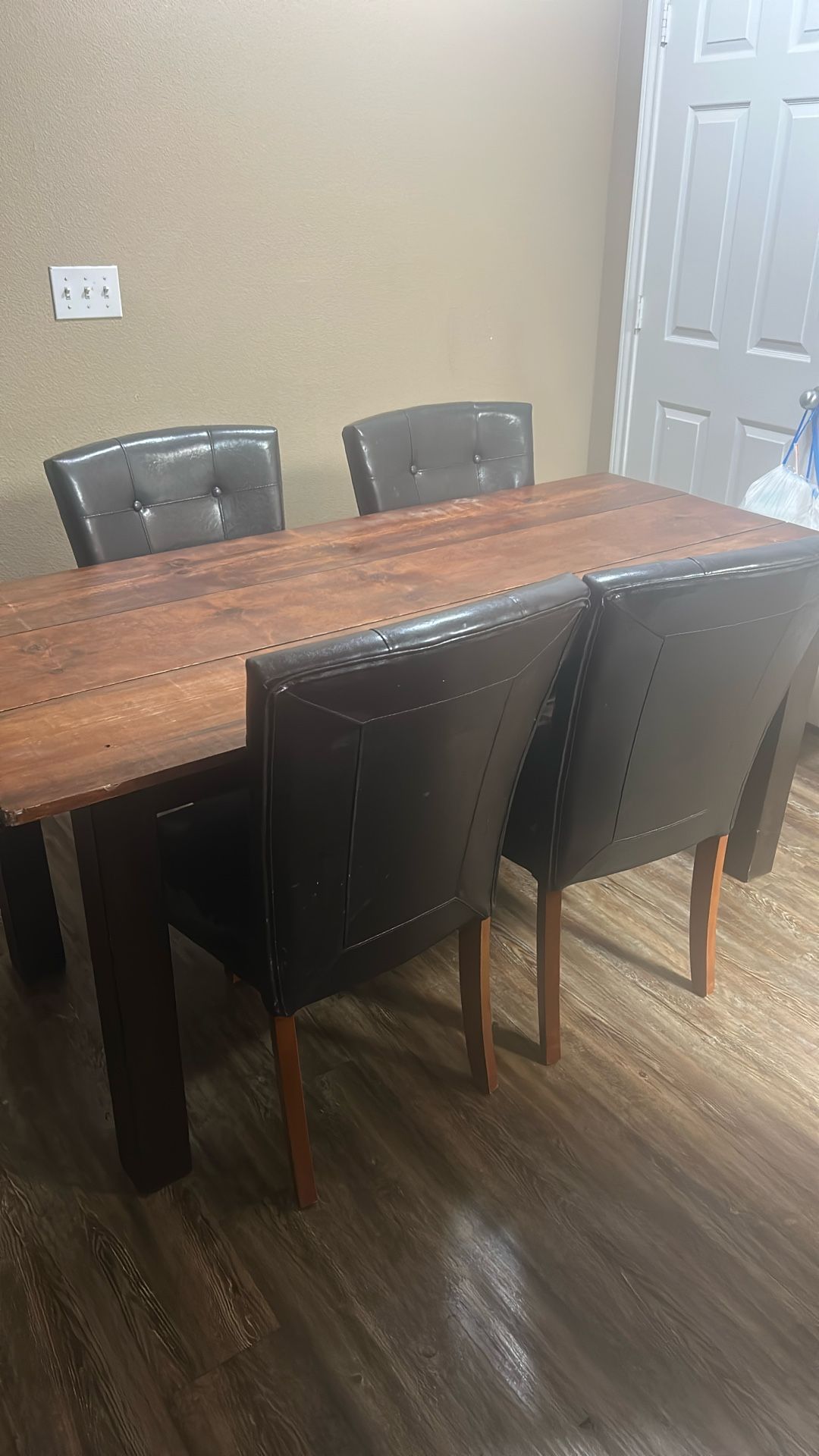 Dinning Table 