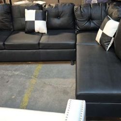 BRAND NEW 3 PIECES SECTIONAL COUCH WITH OTTOMAN INCLUDED