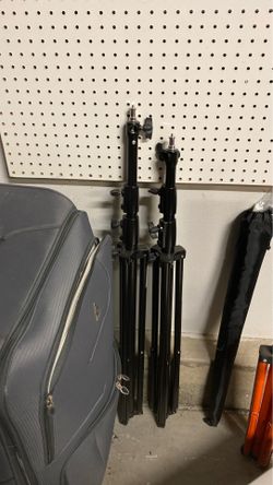 Premium lighting stands.