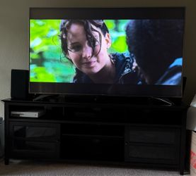OBO-75” 4K LG Flat TV + Table + sound system