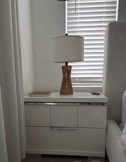 DRESSER & 2 NIGHTSTANDS