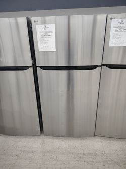 $699 LG 27 Cu Ft garage ready top freezer refrigerator