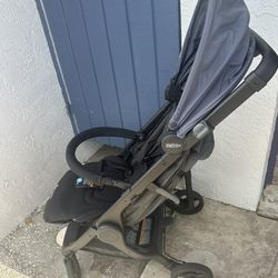 Ergobaby Metro+ Stroller Compact City  Barely used. Lightweight, easily folds with one hand and is portable enough to fit in most airplane cabins, clo